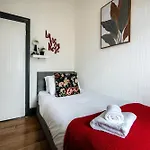 4Br Home In Great Location Close To Transport