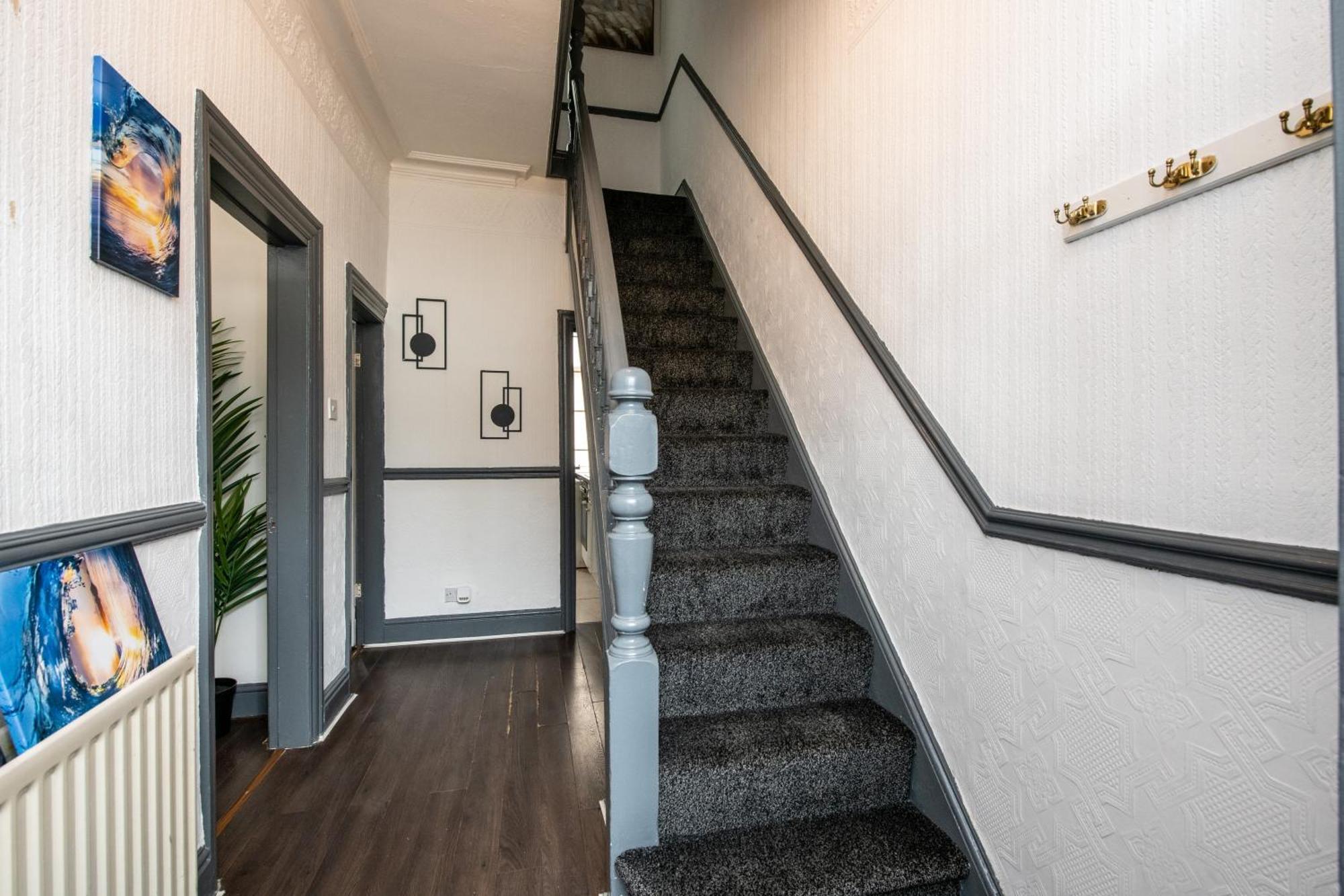 Holiday home 4br In Great Location Close To Transport Liverpool